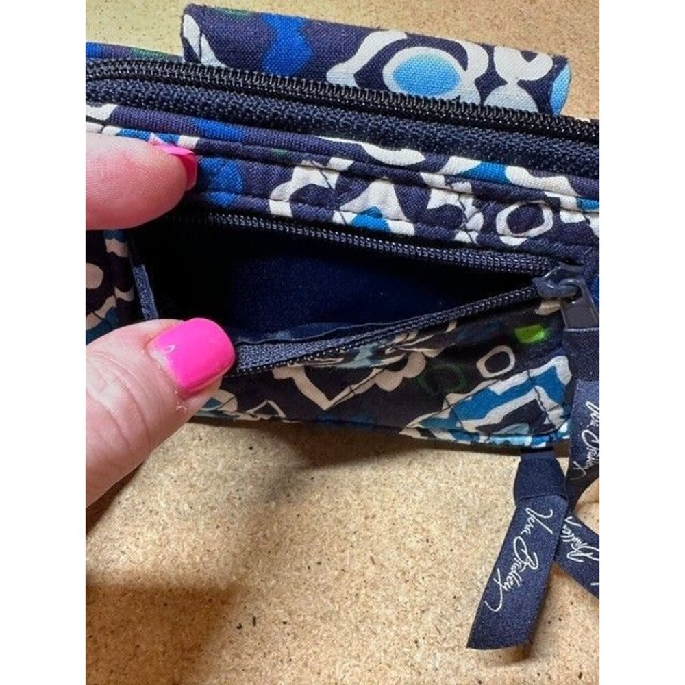 NWOT Vera Bradley Wallet Smartphone Wristlet Navy Blue Paisley Retired Print - Picture 4 of 4